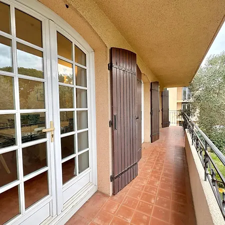 Spacieux T3 Avec Terrasse A Fréjus